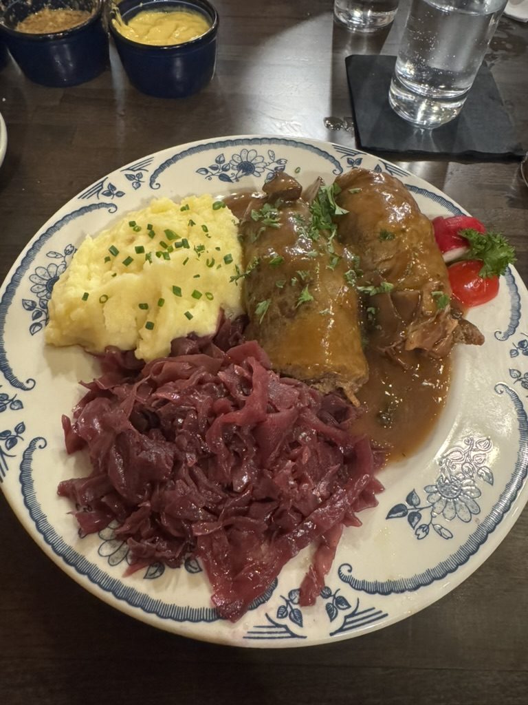 Rouladen with mashed potatoes and Rotkraut