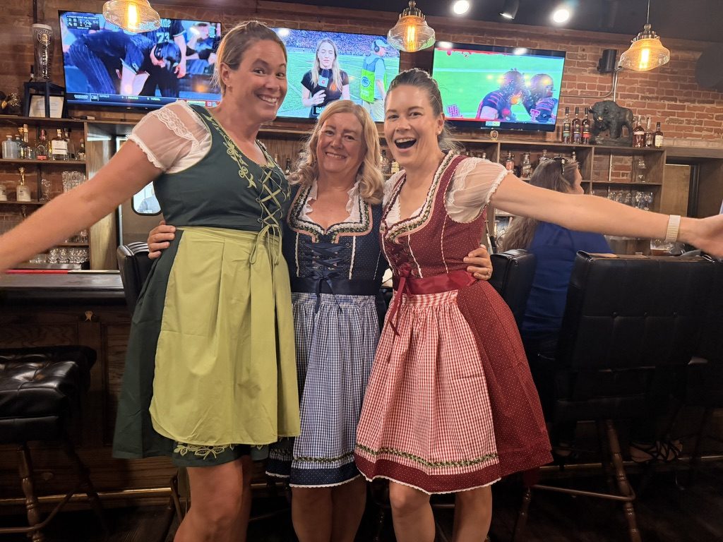 The dirndl crew at the bar