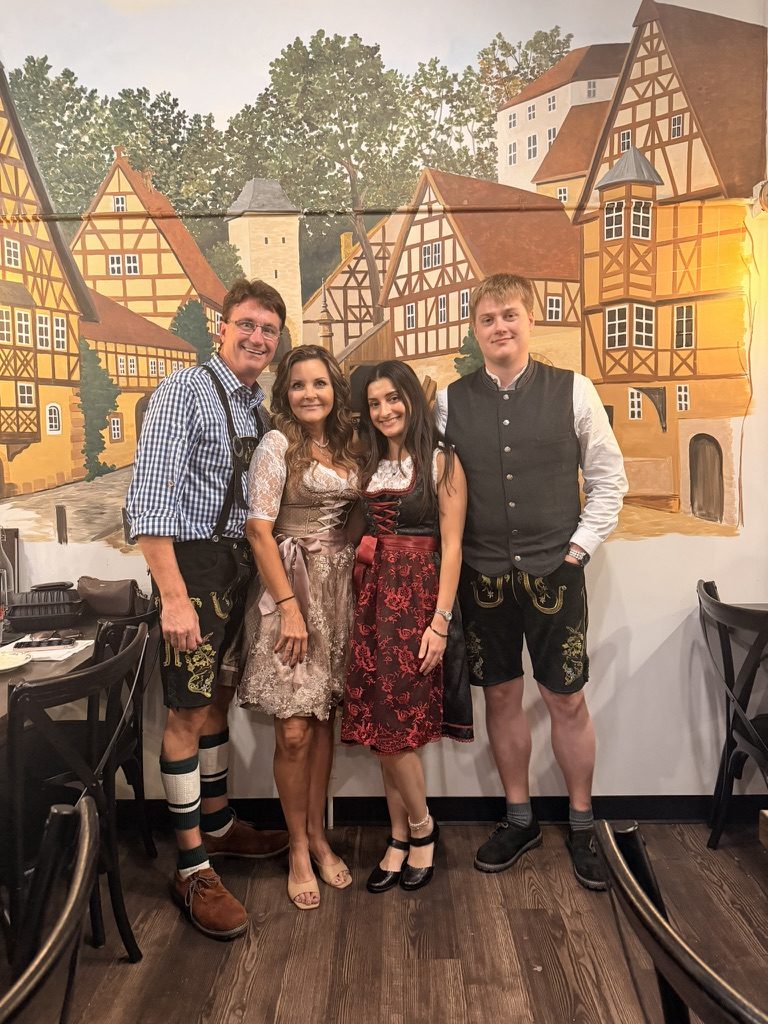 Dirndls & lederhosen at the mural